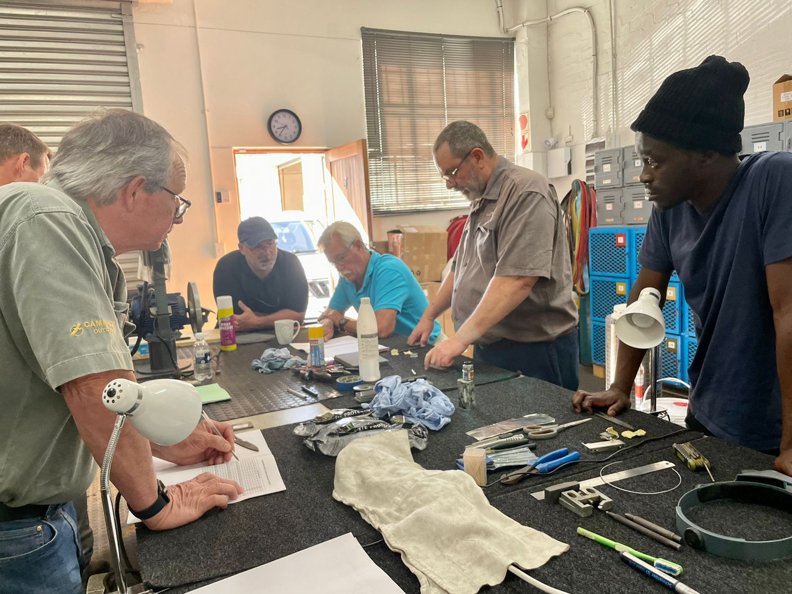Liner-lock folder course — students working